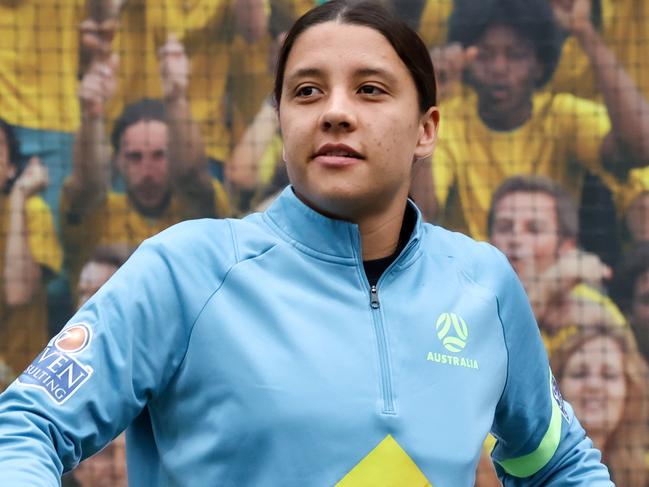 MELBOURNE, AUSTRALIA - NewsWire Photos NOVEMBER 13, 2022 :  Australian womenÃs national soccer team Captain Sam Kerr, lead the Matildas into the Elite Football Centre to surprise some young girl soccer players. Picture NCA NewsWire / Ian Currie