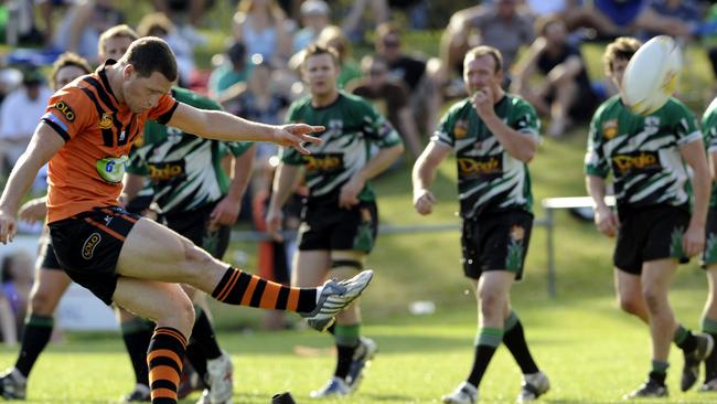 Nelson converting a try in the Tigers’ 2009 grand final victory over the Northern Lakes Warriors.