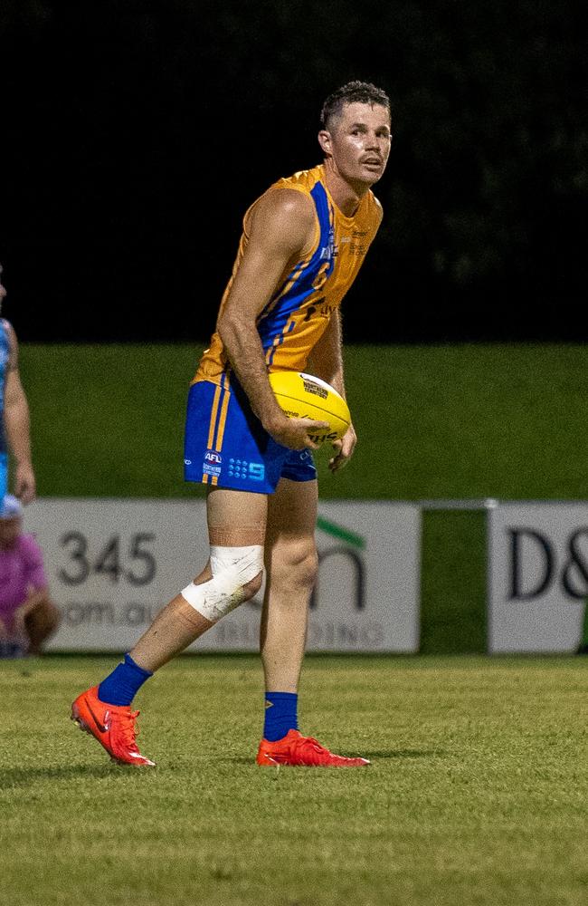 Jack Sinclair playing for Wanderers in the 2024-25 NTFL season. Picture: Tymunna Clements / AFLNT Media