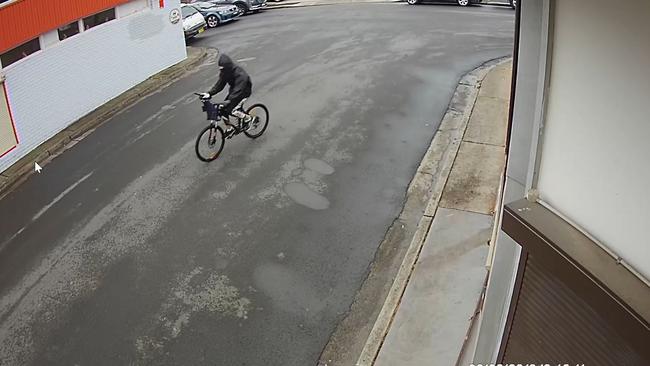 The man flees on a push bike in an alleyway behind the hotel on Sackville St, Lalor Park. Picture: NSW Police