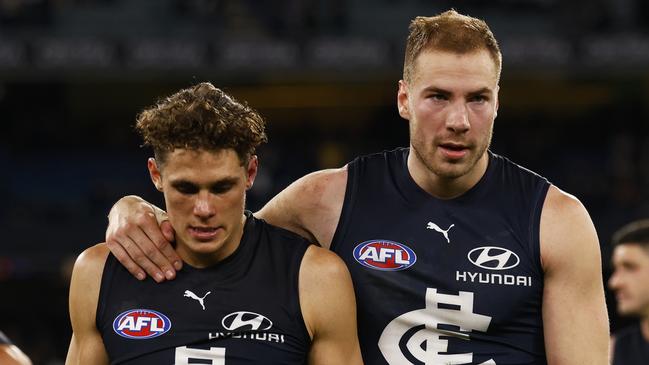 MELBOURNE, AUSTRALIA - AUGUST 21: Harry McKay of the Blues and Charlie Curnow of the Blues look dejected after the round 23 AFL match between the Carlton Blues and the Collingwood Magpies at Melbourne Cricket Ground on August 21, 2022 in Melbourne, Australia. (Photo by Daniel Pockett/Getty Images)