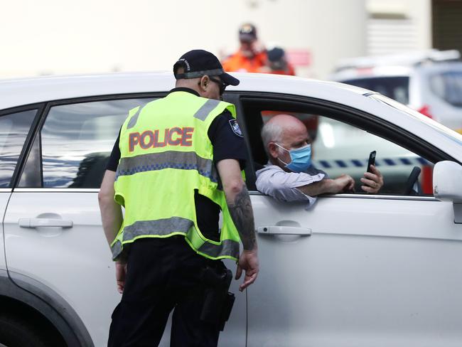 Police and SES checking people at the Queensland border.Picture: NIGEL HALLETT