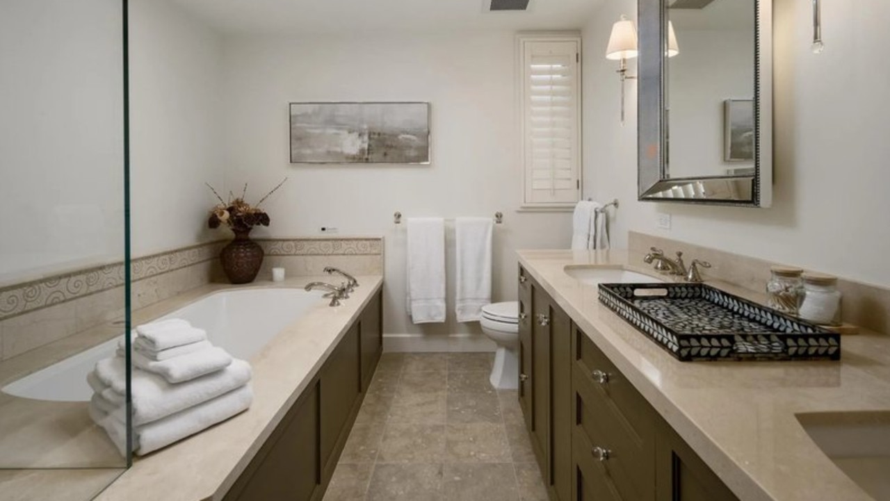 Bathroom with a tub Picture: Realtor.com