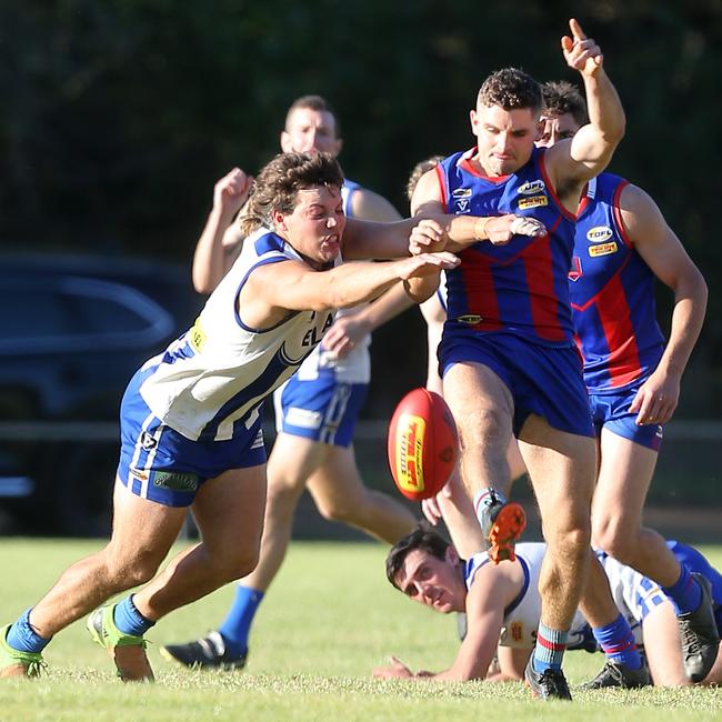 Beechworth’s Campbell Fendyk gets his kick away as Yackandandah’s Johann Jarratt attempts to smother. Pictures: Yuri Kouzmin