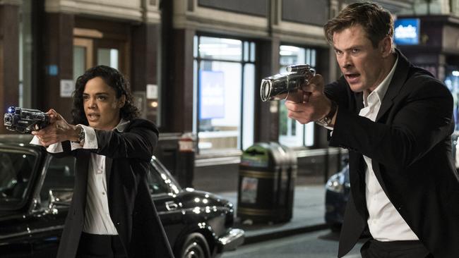 M (Tessa Thompson) and H (Chris Hemsworth) in a scene from Men In Black: International.