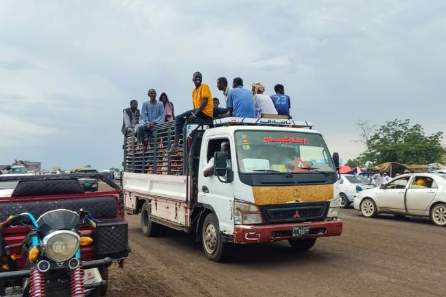 People displaced from eastern areas of Sudan's al-Jazira state arrive to Gedaref city