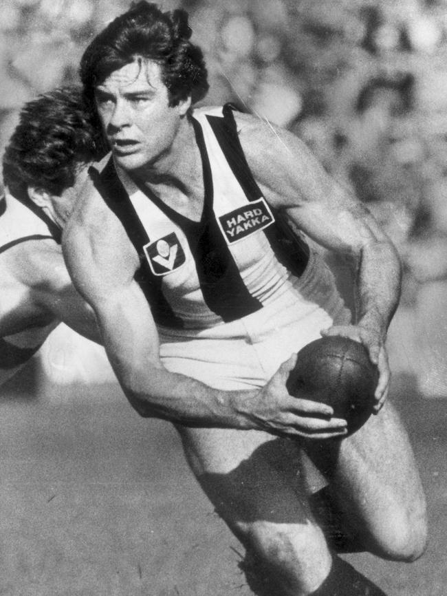 Geoff Raines in action for Collingwood in 1985