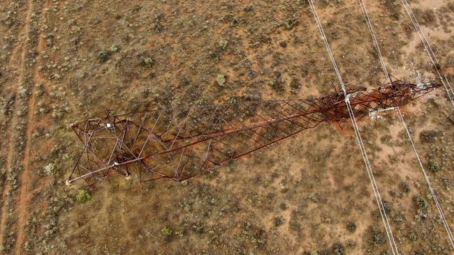 A 3.5km section of transmission lines in the Broken Hill region were damaged in severe storms, leaving towns without power.