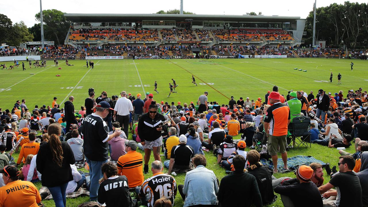 NRL 2023: Dominic Perrottet visits Wests Tigers training before