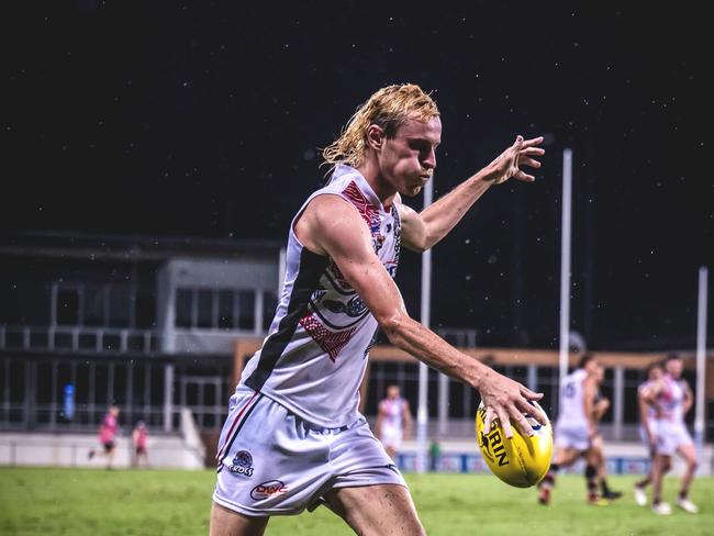 Southern Districts' Jonathon Ross was on fire against the Buffs, kicking a well earned five goals. Picture: Patch Clapp - AFLNT Media.