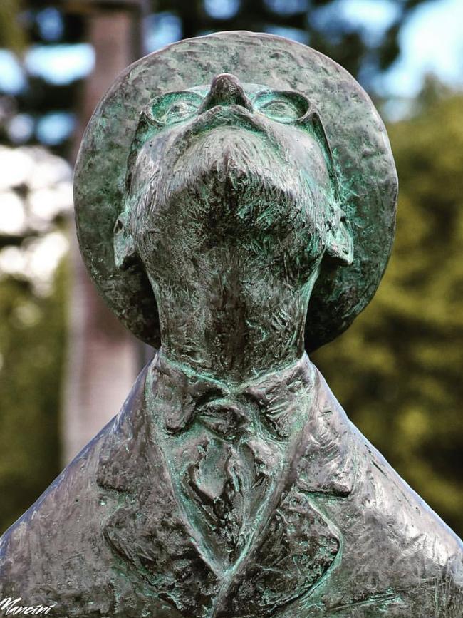 Look up to the stars. A statue at the Botanical Gardens, Brisbane.