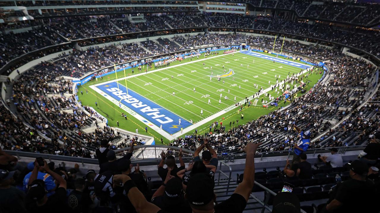 Sofi Stadium Fails Purpose After Weather Delay; Los Angeles Chargers Try To  Save Face - EssentiallySports