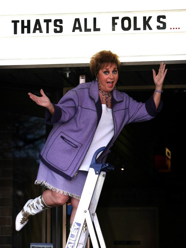 2007: Willsy hosted the final film screening at the cinemas before they shut down for good.