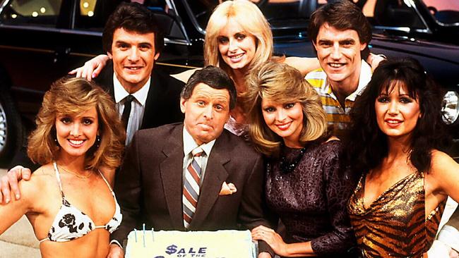 Hosts Tony Barber (centre, L) and Delvene Delaney (centre, R) on the set of the Channel Nine (9) TV show 'Sale of the Century' in 1984. Picture: Supplied