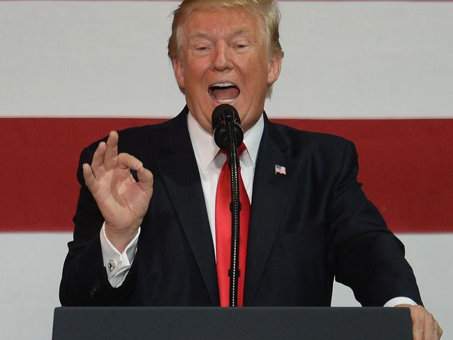 SPRINGFIELD, MO - AUGUST 30: U.S. President Donald Trump gives remarks during an appearance at the Loren Cook Company on August 30, 2017 in Springfield Missouri. President Trump gave remarks on his plan on tax reforms.   Michael B. Thomas/Getty Images/AFP == FOR NEWSPAPERS, INTERNET, TELCOS & TELEVISION USE ONLY ==