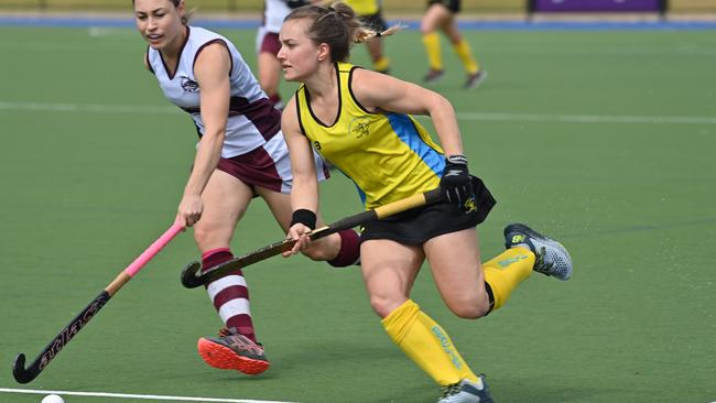 Seacliff’s Leah Welstead gets away from Grange’s Lauren Rae during their Hockey SA Premier League clash at Gepps Cross. Picture: Keryn Stevens