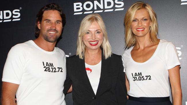 Pat Rafter (L), Colette Garnsey and Sarah Murdoch in 2002.