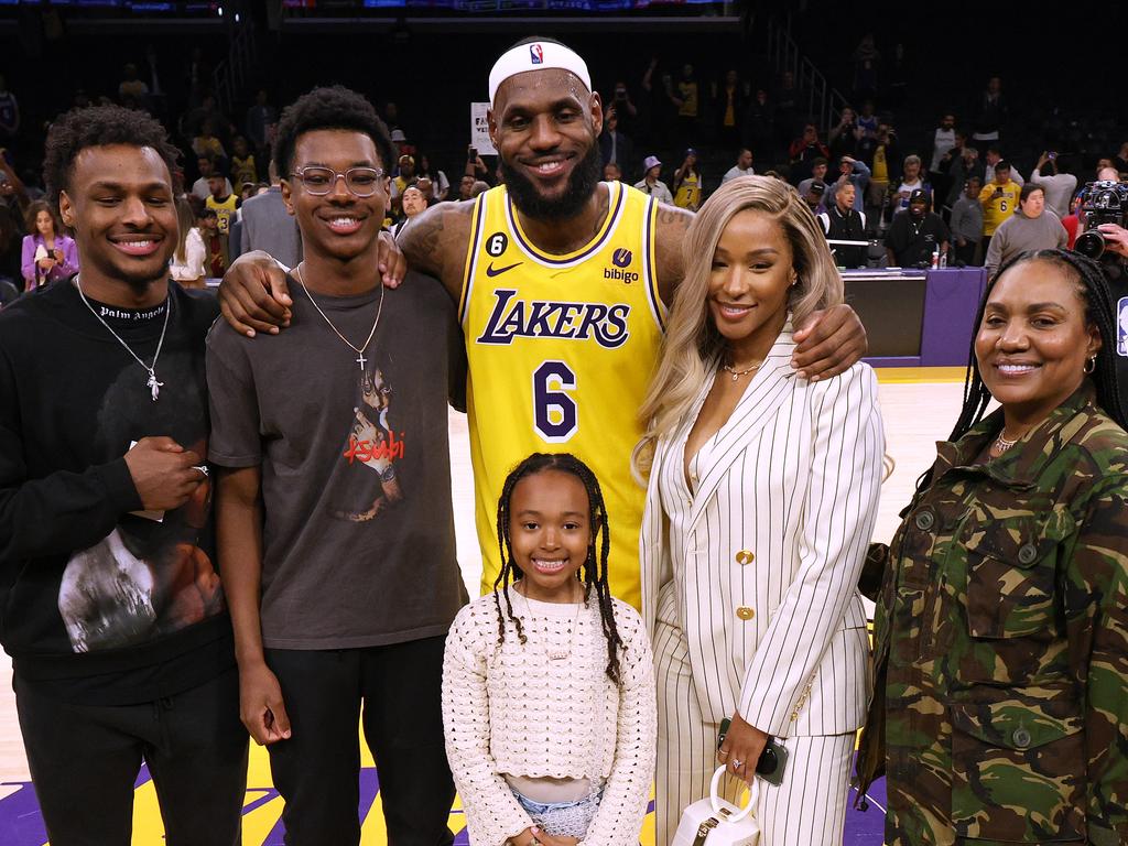 LeBron James family celebrations after breaking NBA point-scoring record