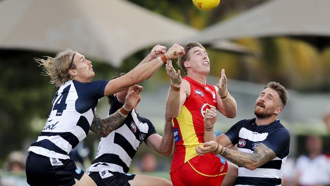 Tom Lynch attempts to mark in a pack of Cats. Picture: AAP