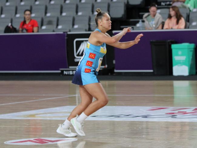 Ruby Series Netball 2024 prelim final between Brisbane North Cougars (red) and Gold Coast Titans (blue).