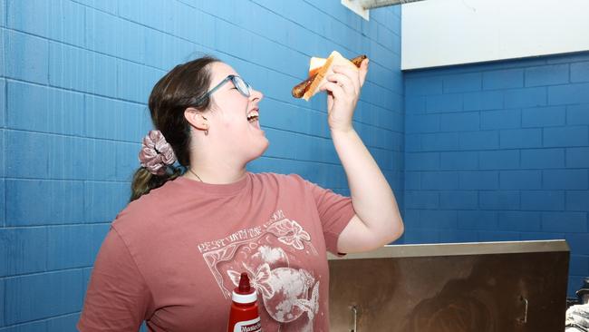 Nicola Dodsworth with a democracy sausage at the Nakara Primary School on May 3, 2025. Picture: Pema Tamang Pakhrin
