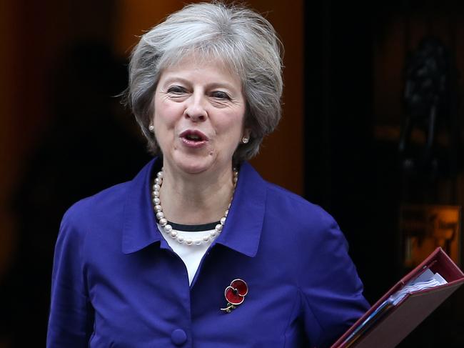 British Prime Minister Theresa May (L) leaves 10 Downing Street in London on November 2, 2016, ahead of the weekly Prime Minister's Questions (PMQs) in the House of Commons. / AFP PHOTO / Daniel Leal-Olivas