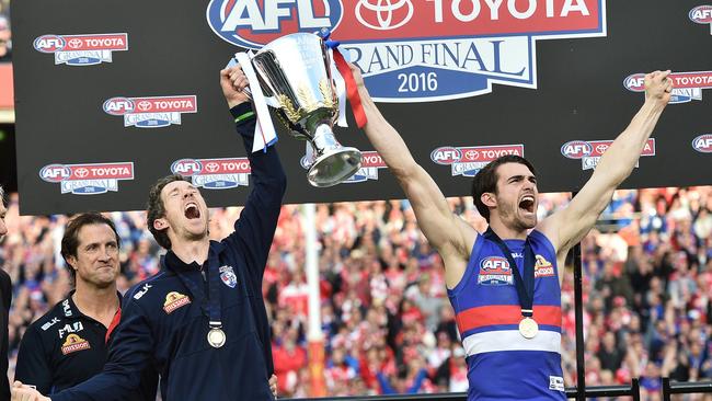 Wood and Bob Murphy lift the trophy. Photo: AAP Image/Julian Smith