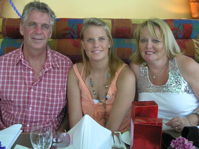 Maddie Riewoldt in-between her mother Fiona and dad Joe Riewoldt at Christmas 2005.