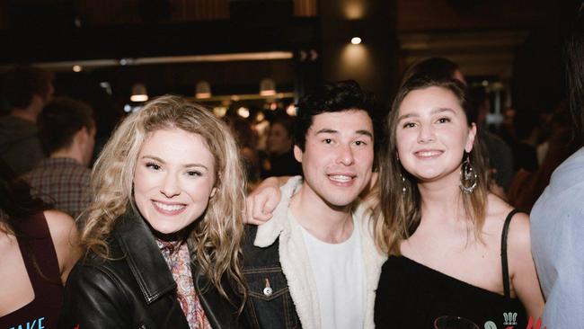 Photos of the Feathers Hotel in Burnside from 2017