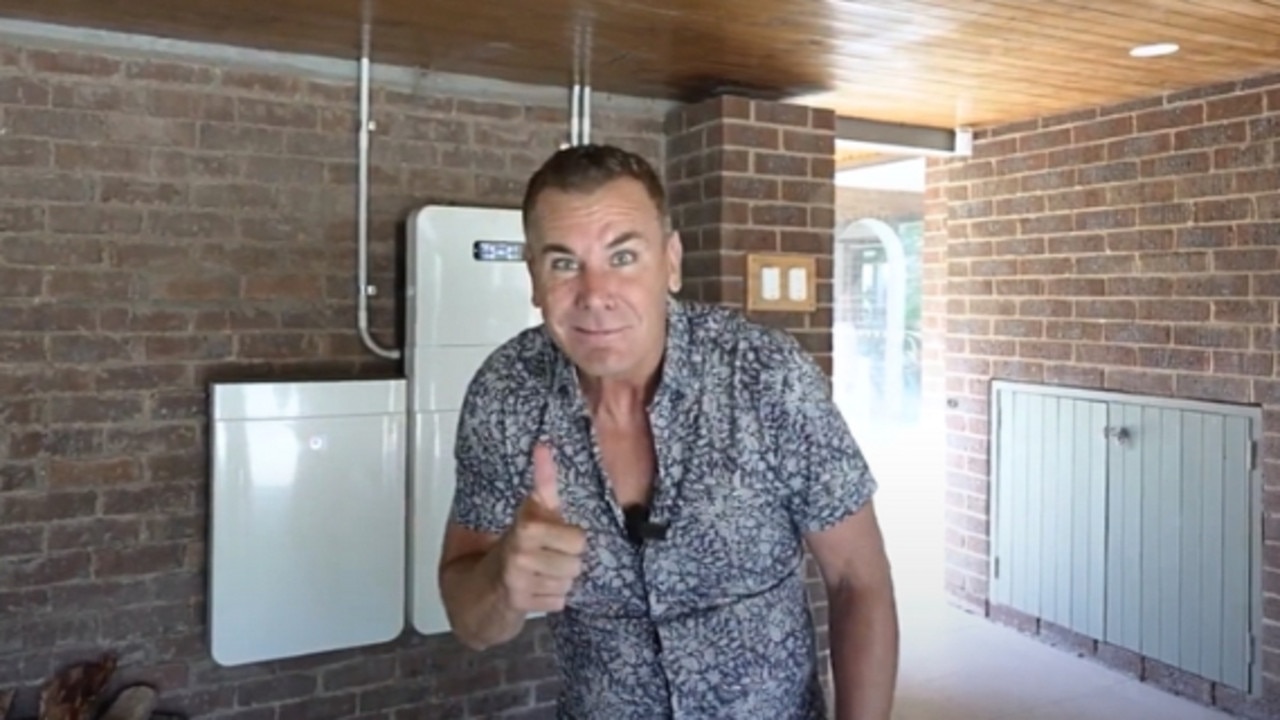 Ex-footballer turned footy commentator, television panellist and podcast host, Wayne Carey checks out 510 O'gradys Rd, Kilmore East.