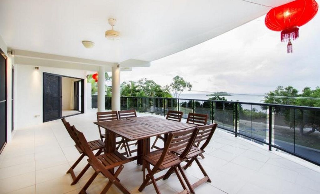 The Cannonvale house owned by Chinese billionaire Raymond (Peter) Wang has been listed for sale.