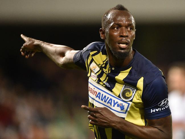 TOPSHOT - Olympic sprinter Usain Bolt celebrates scoring a goal for A-League football club Central Coast Mariners in his first competitive start for the club against Macarthur South West United in Sydney on October 12, 2018. (Photo by PETER PARKS / AFP) / -- IMAGE RESTRICTED TO EDITORIAL USE - STRICTLY NO COMMERCIAL USE --