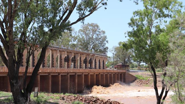 In pictures: Beardmore Dam spills over