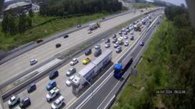 Traffic building on the M1 northbound at Yatala following crash. Picture: Department of Transport and Main Roads