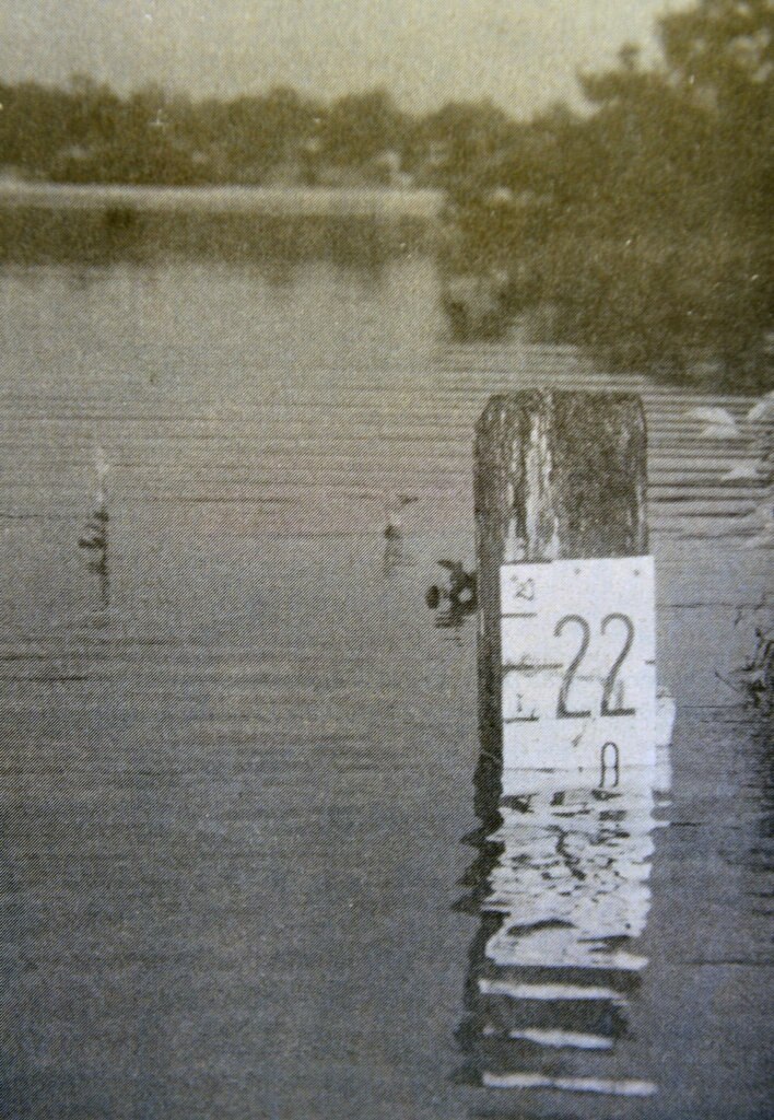 1999 FLOOD water laps the manual height reading gauge near Kidd bridge as the 1999 flood approaches it's peak of 21.95 early in the morning February 10th. Picture: Renee Albrecht