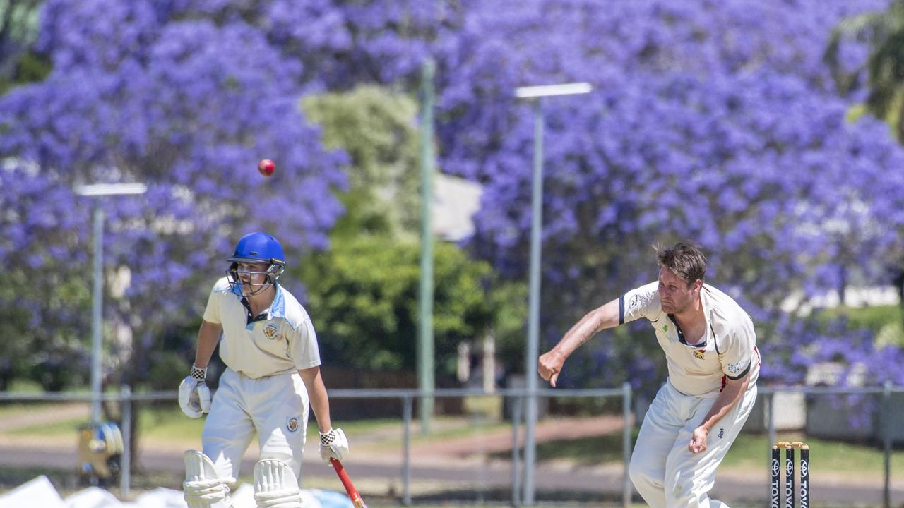 Lachlan Gersch bowls for Met Easts. Western Districts vs Met Easts, reserve grade cricket. Saturday, November 26, 2022. Picture: Nev Madsen.