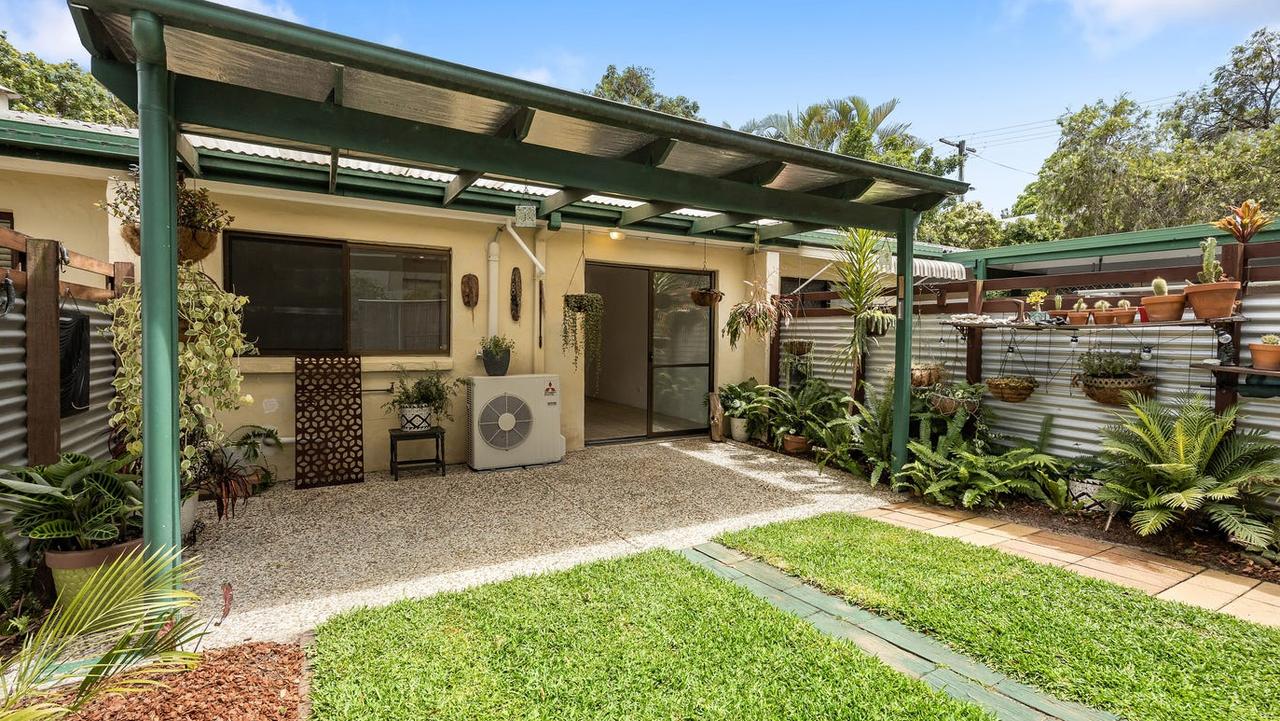 2/5 Nebula Street, Sunshine Beach.