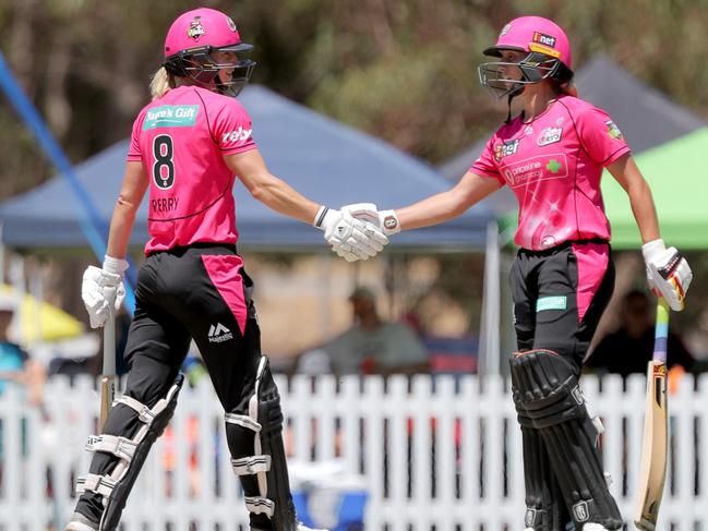 Gardner (right) and Ellyse Perry have the Sixers’ top order in shape. Pic: AAP