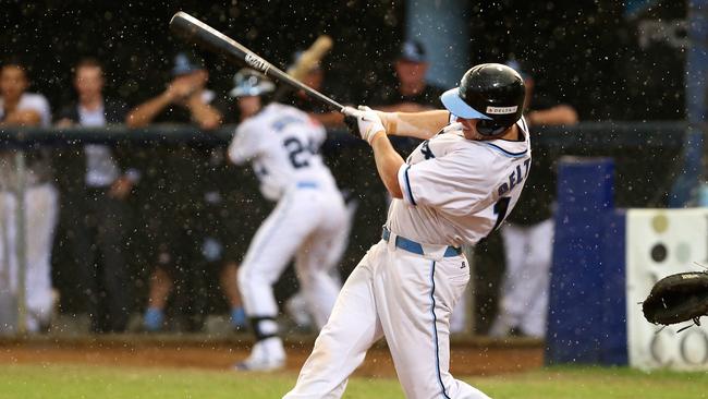 Trent Oeltjen in action for the Sydney Blue Sox in January 2015. Picture: Joe Vella