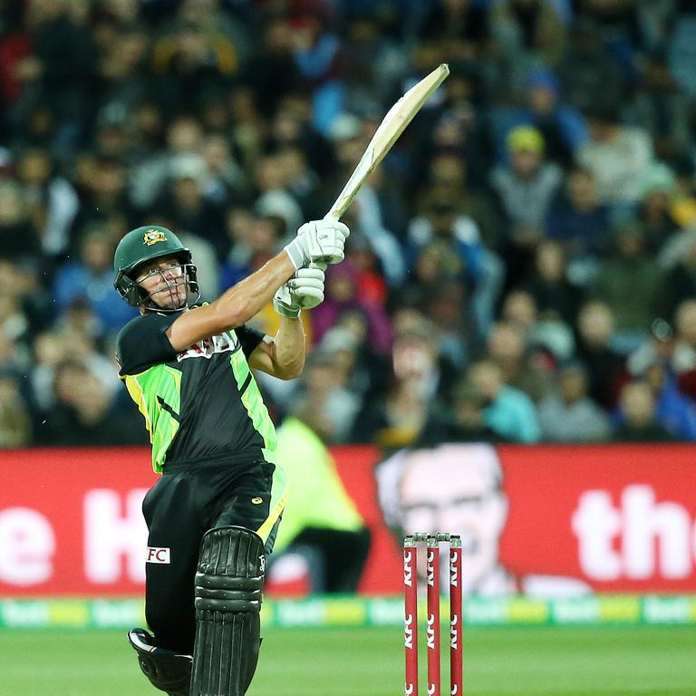 T20 International Cricket. Australia v Sri Lanka at Kardinia Park, Geelong, 9th February, 2017. Moises Henriques smash’s a six on his way to 50. Picture: George Salpigtidis