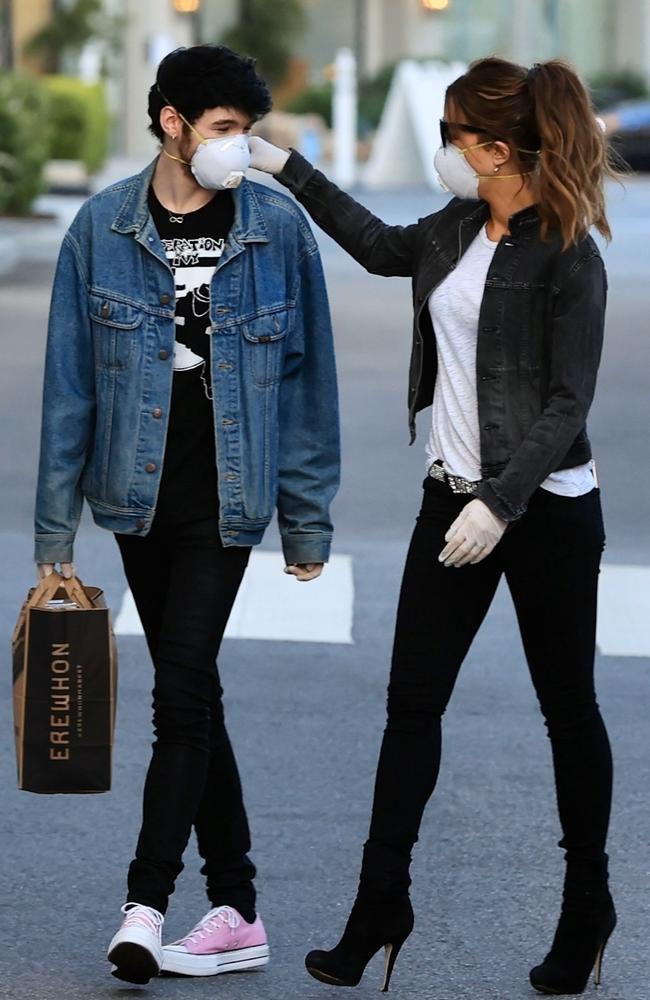 The two held hands as they walked in and out the grocery store. Picture: MEGA/BACKGRID