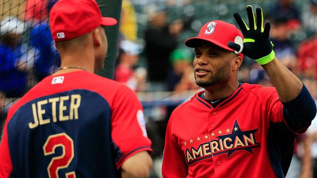 Yankees legend Derek Jeter reacts to recieving a Red Sox jersey on Fox MLB  debut: One of the worst gifts I've ever gotten