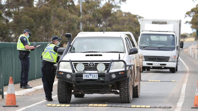 Victoria and South Australia border check point at Pinnaroo. Picture: Tait Schmaal