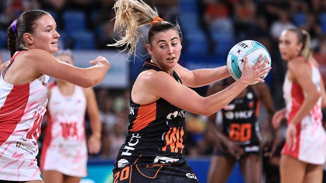 Former Silver Fern Gina Crampton, in action here at last year’s Team Girls Cup, is now a member of the Giants main contract list. Photo: Getty Images