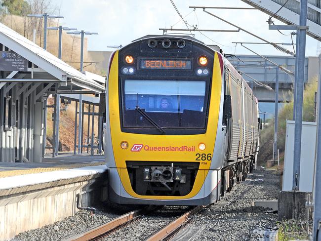 Train coming into Windsor Train station.Monday April 27, 2020. (AAP image, John Gass)