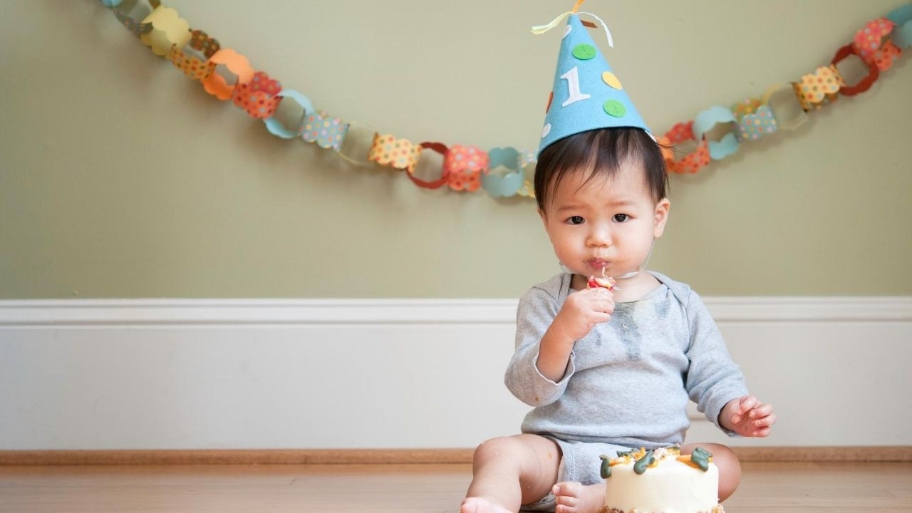 We've rounded up the parent-approved first birthday presents to buy. Image: iStock.