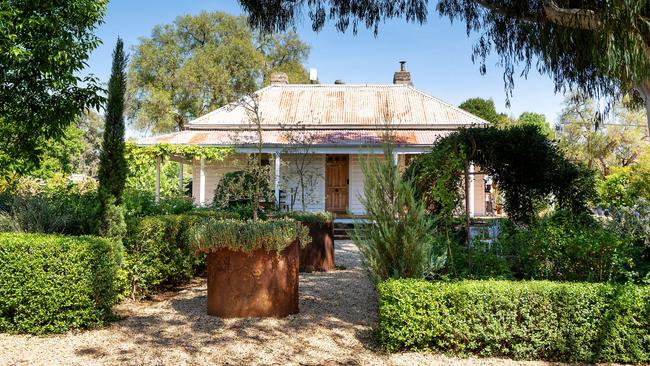 The home is within walking distance of Newstead Village, about a 15-minute drive to Castlemaine and about 30 minutes to Daylesford.