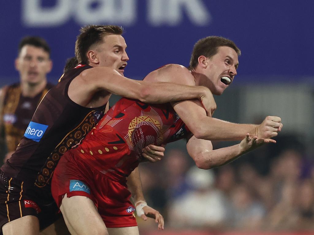 Noah Anderson fires out a handpass under pressure. Picture: James Wiltshire/AFL Photos
