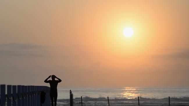 Temperatures are starting to rise across NSW. The sun was blazing at North Narrabeen beach on Thursday morning. Photo Jeremy Piper