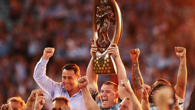 Paul Gallen lifts the Provan-Summons trophy.